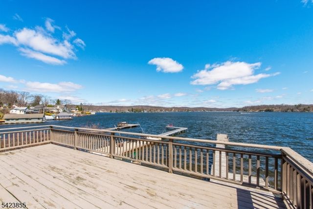 131 Maxim Dr, Hopatcong Boro, NJ 07843