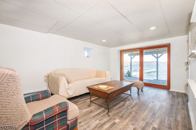 131 Maxim Dr, Hopatcong Boro, NJ 07843