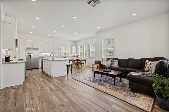27005 Hummingbird Ln., Valencia, CA 91355