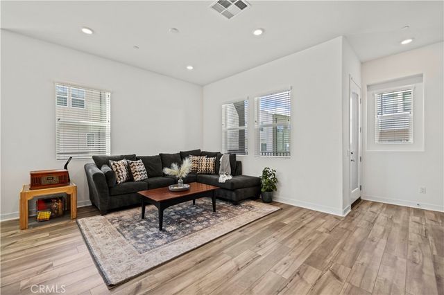 27005 Hummingbird Ln., Valencia, CA 91355