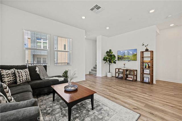 27005 Hummingbird Ln., Valencia, CA 91355