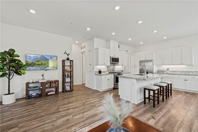 27005 Hummingbird Ln., Valencia, CA 91355