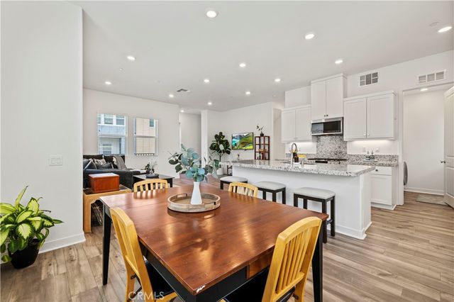 27005 Hummingbird Ln., Valencia, CA 91355