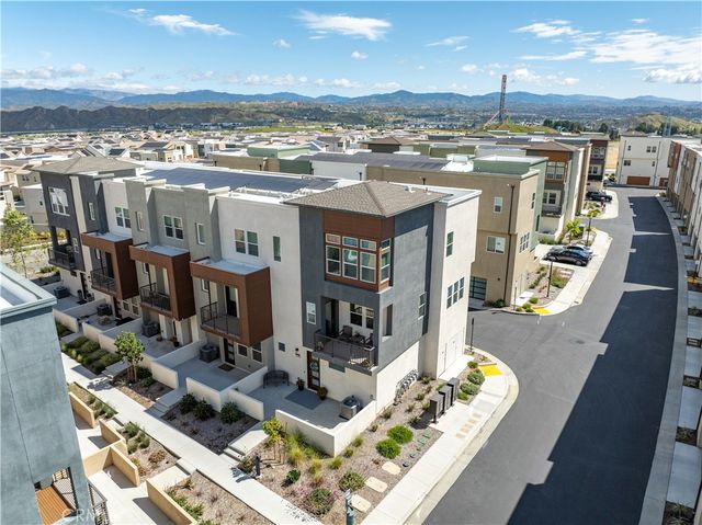 27005 Hummingbird Ln., Valencia, CA 91355