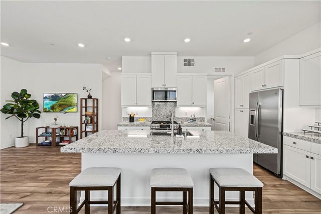 27005 Hummingbird Ln., Valencia, CA 91355