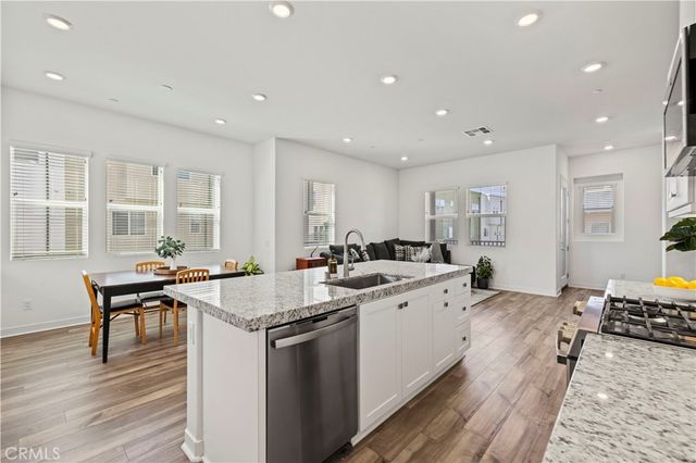 27005 Hummingbird Ln., Valencia, CA 91355