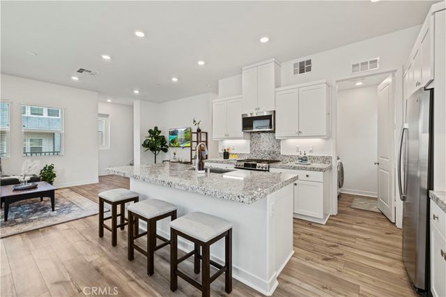 27005 Hummingbird Ln., Valencia, CA 91355