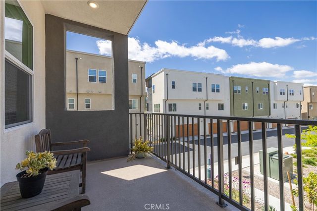 27005 Hummingbird Ln., Valencia, CA 91355