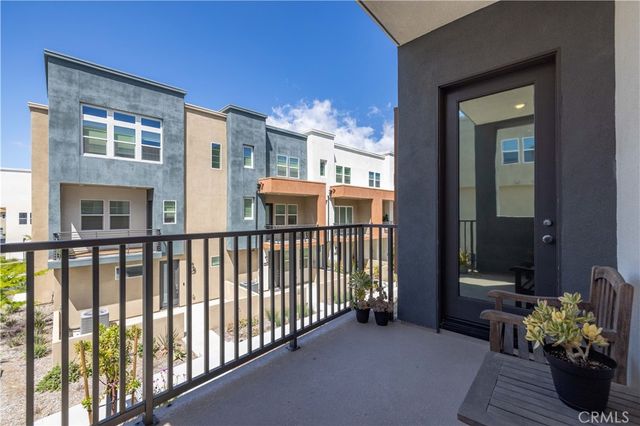 27005 Hummingbird Ln., Valencia, CA 91355