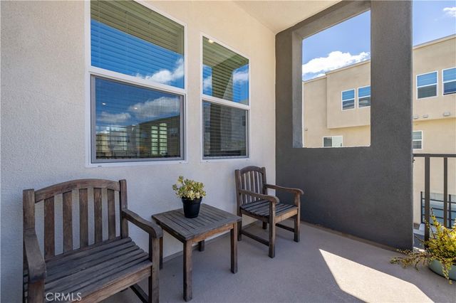 27005 Hummingbird Ln., Valencia, CA 91355