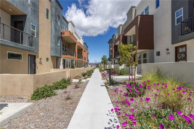 27005 Hummingbird Ln., Valencia, CA 91355