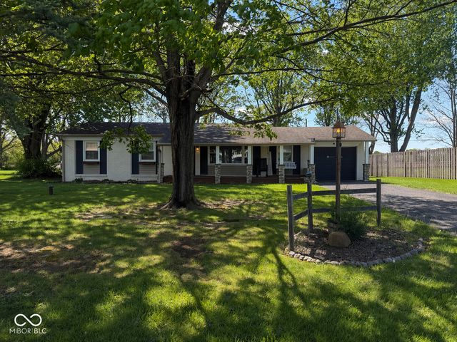 5469 W Village Drive, New Palestine, IN 46163