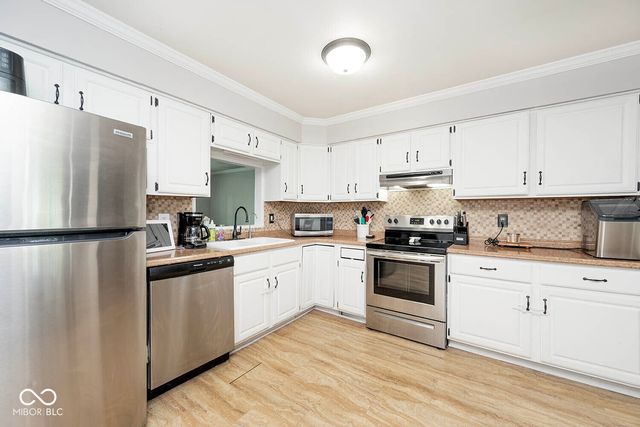 5469 W Village Drive, New Palestine, IN 46163