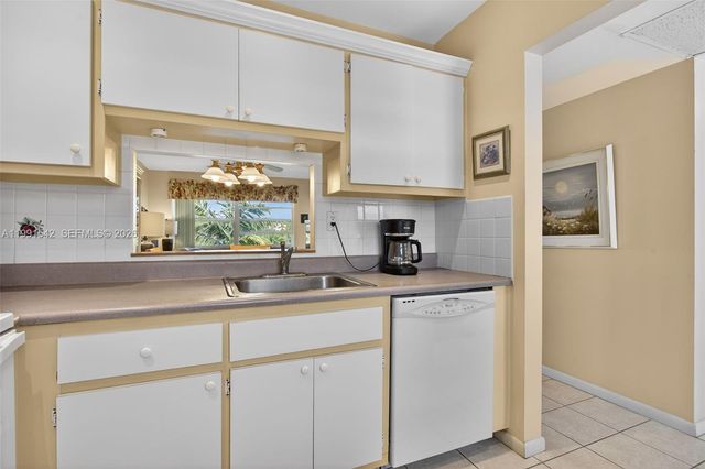 4299 NW 16th St 202, Lauderhill, FL 33313