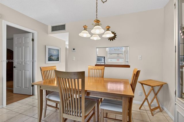 4299 NW 16th St 202, Lauderhill, FL 33313