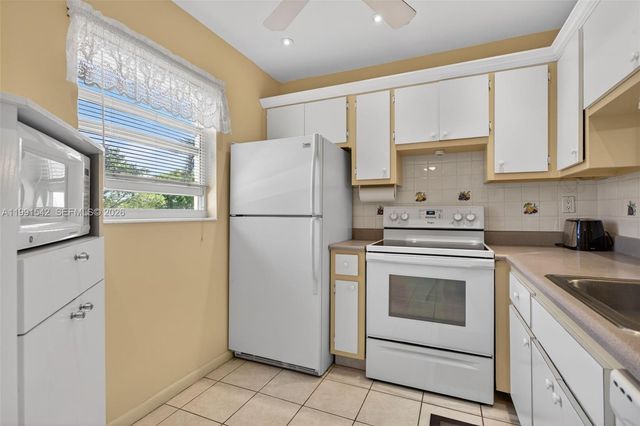 4299 NW 16th St 202, Lauderhill, FL 33313