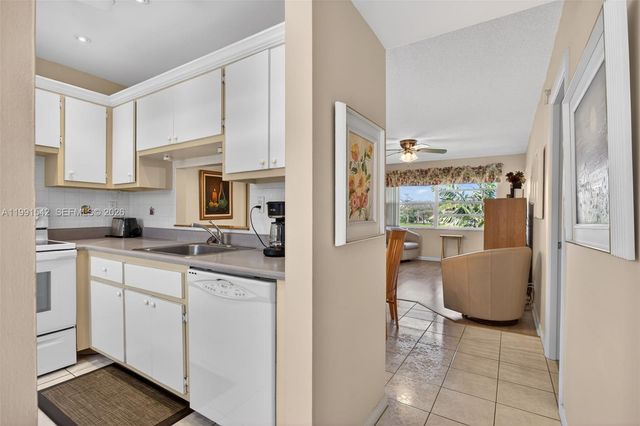 4299 NW 16th St 202, Lauderhill, FL 33313