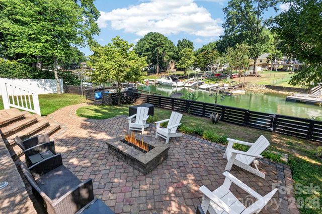 21200 Rio Oro Drive, Cornelius, NC 28031