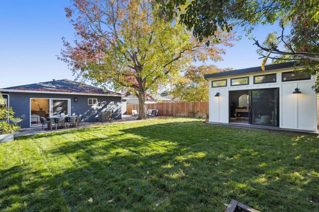 1318 Sierra Street, Redwood City, CA 94061