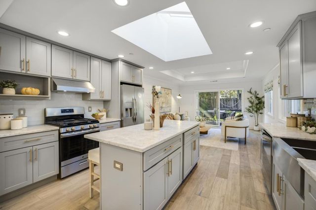 1318 Sierra Street, Redwood City, CA 94061