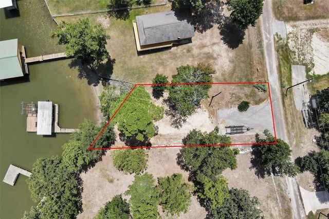 308 N Point Drive, Trinity, TX 75862