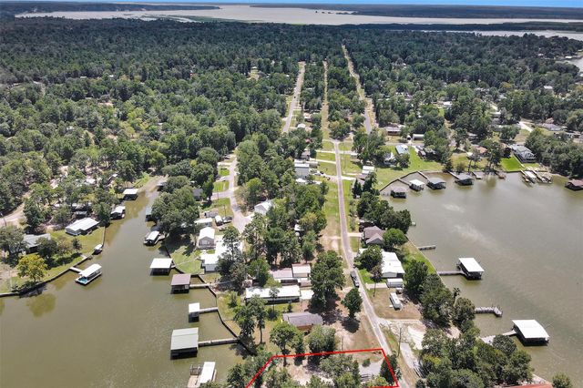 308 N Point Drive, Trinity, TX 75862