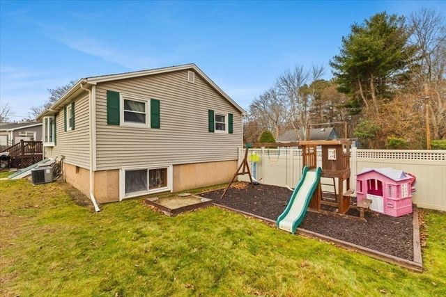 196 Donald Tennant Cir, North Attleboro, MA 02760