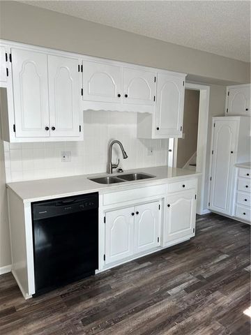 5424 Ditzler Avenue, Raytown, MO 64133