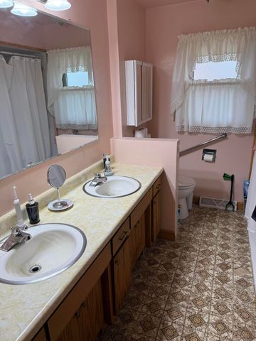 305 W 35th Avenue, Griffith, IN 46319