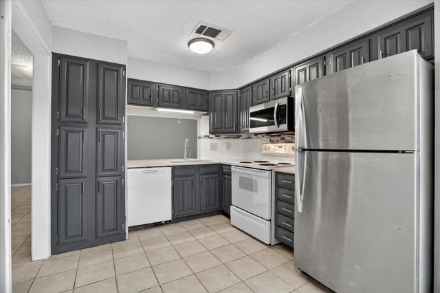 231 Shady Lane Drive, Fort Worth, TX 76112