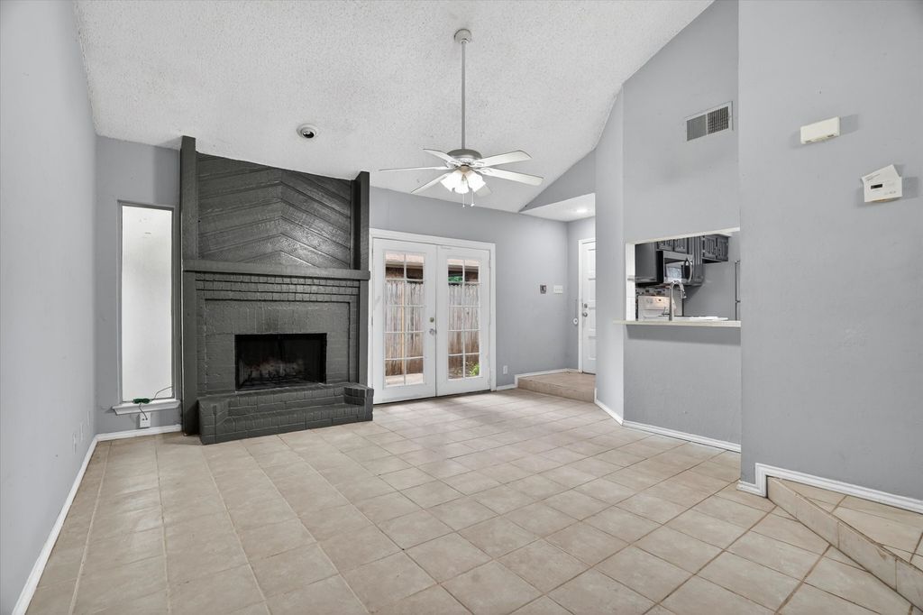 231 Shady Lane Drive, Fort Worth, TX 76112