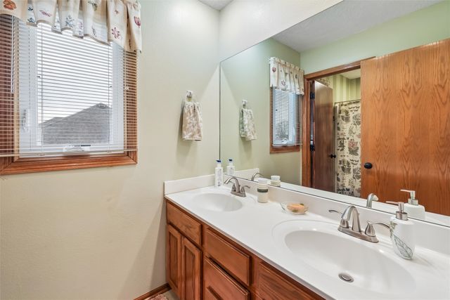 6832 Morningside Circle, Johnston, IA 50131