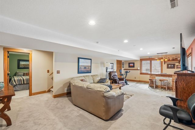 6832 Morningside Circle, Johnston, IA 50131