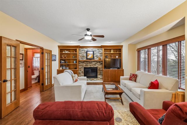 6832 Morningside Circle, Johnston, IA 50131