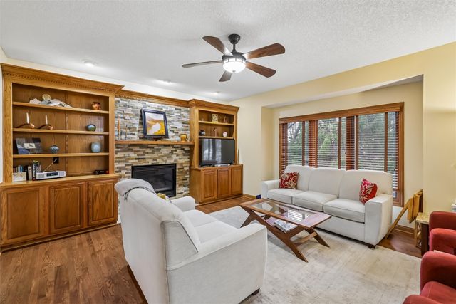 6832 Morningside Circle, Johnston, IA 50131