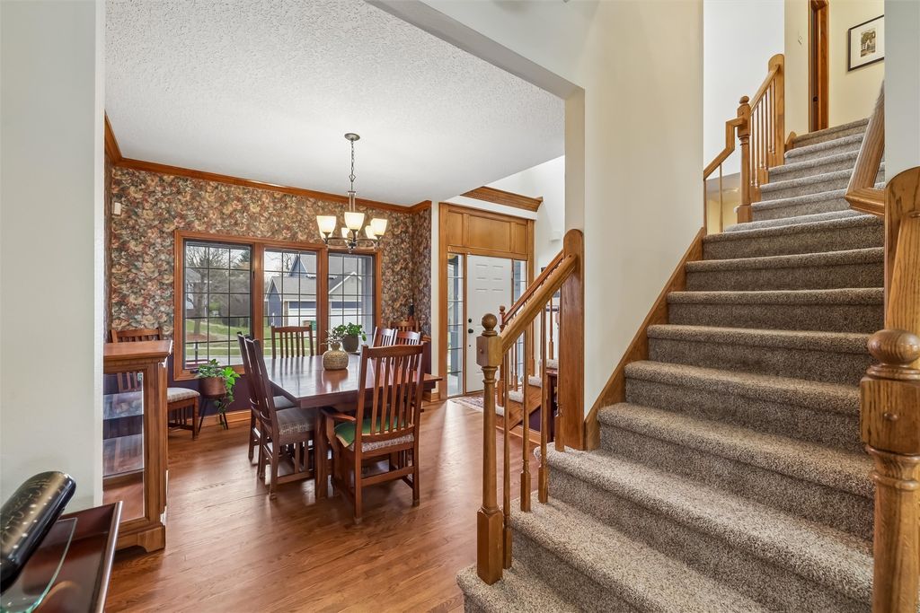 6832 Morningside Circle, Johnston, IA 50131