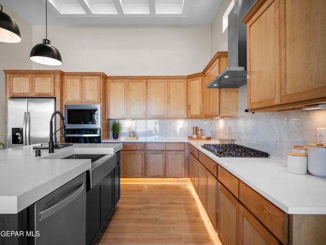 709 Tranquil Court, Horizon City, TX 79928