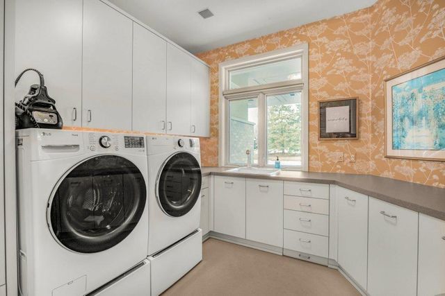 11465 Keystone Court, Hopkins, MN 55305