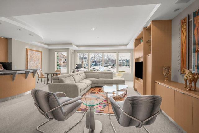 11465 Keystone Court, Hopkins, MN 55305