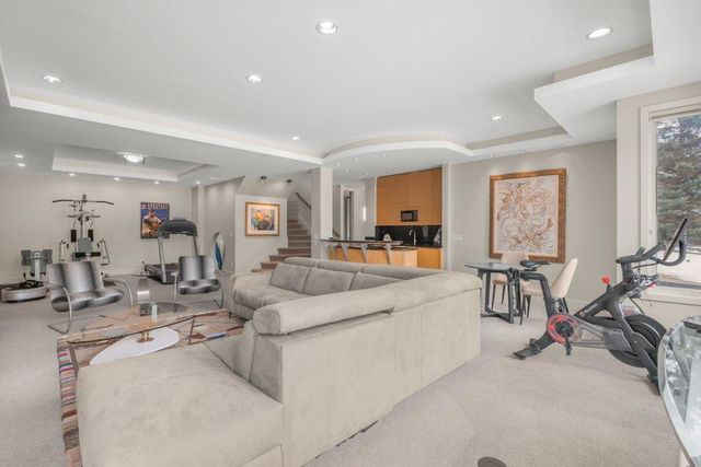 11465 Keystone Court, Hopkins, MN 55305