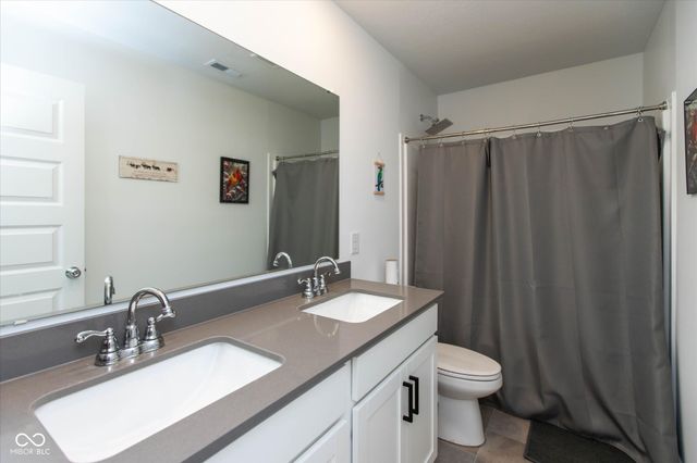 2867 Kramer Drive, Greenwood, IN 46143