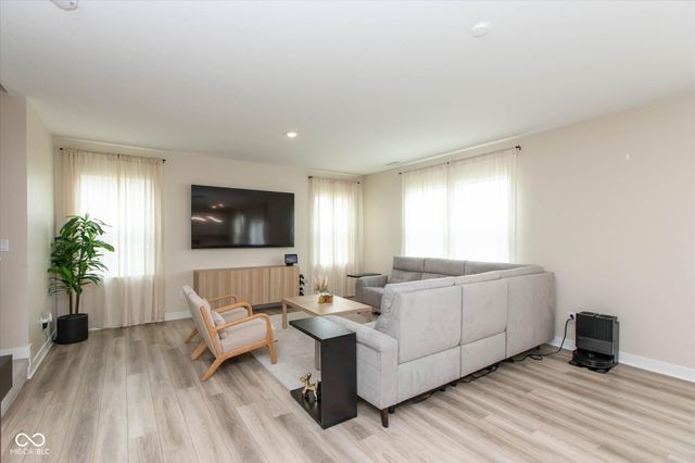2867 Kramer Drive, Greenwood, IN 46143