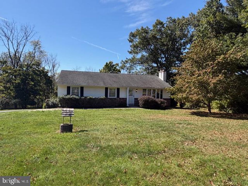 614 KEYSTONE DR, SELLERSVILLE, PA 18960 — exterior