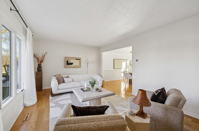 5104 Cody Drive, West Des Moines, IA 50265