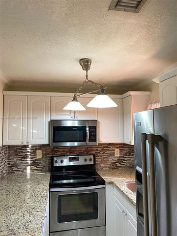 11789 SW 18th St 4-30, Miami, FL 33175