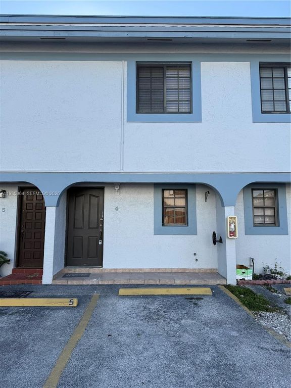 11789 SW 18th St 4-30, Miami, FL 33175