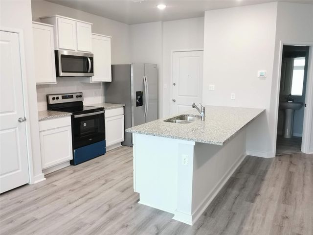 605 W South ST 332, Leander, TX 78641