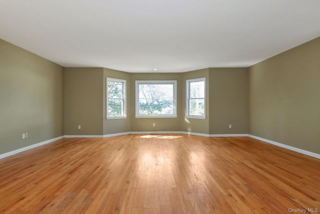 4 Manor Place, White Plains, NY 10605