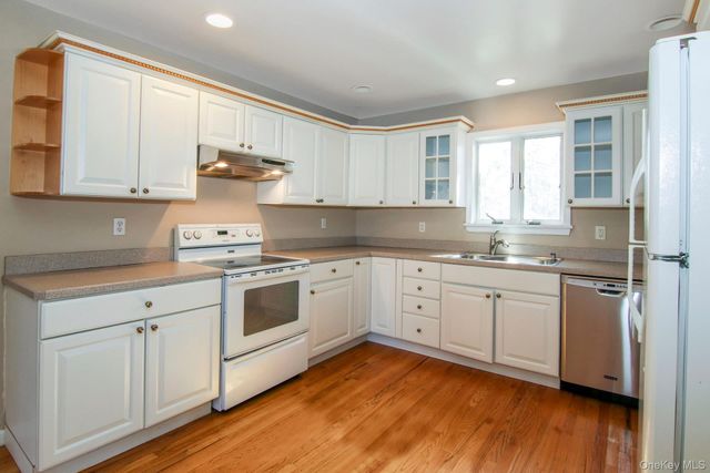 4 Manor Place, White Plains, NY 10605