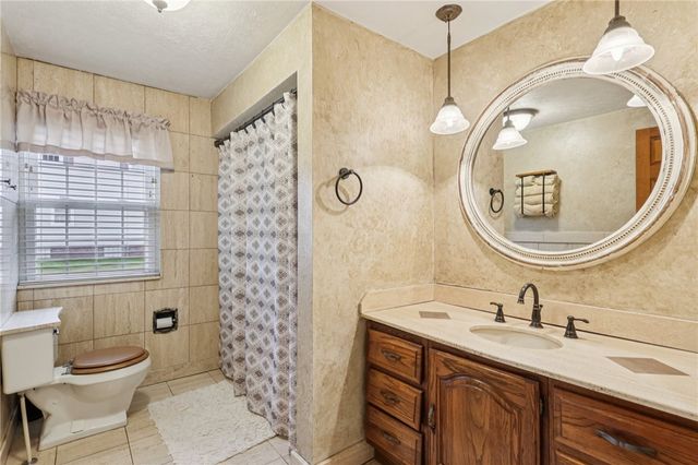 1426 Eastbrook Road, New Castle, PA 16101